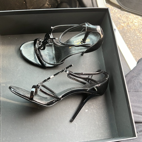 Selling my saint laurent high heels in good condition don’t use them anymore - Picture 3 of 6
